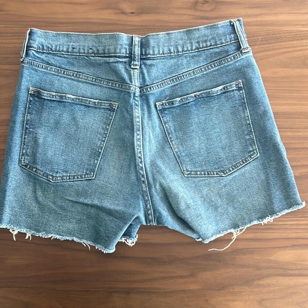 GAP High Rise Shorts - Picture 2 of 4